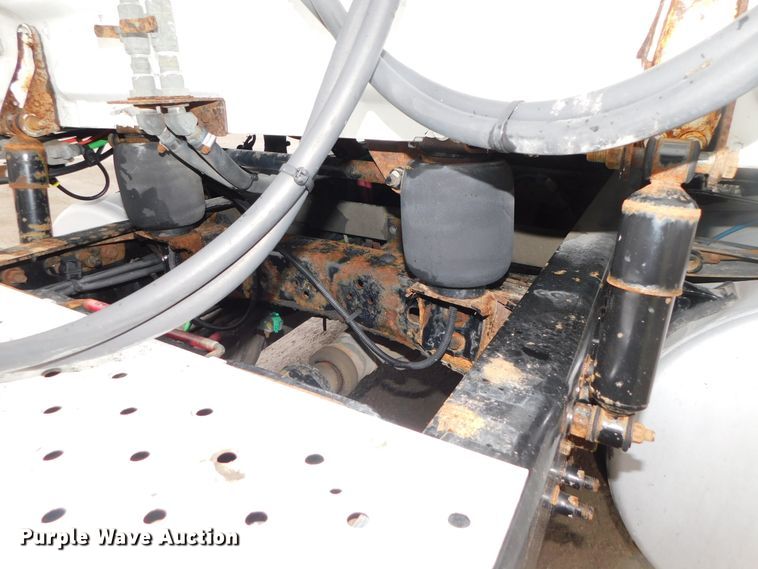 image for item DJ5929 2013 Freightliner Cascadia 125  semi truck