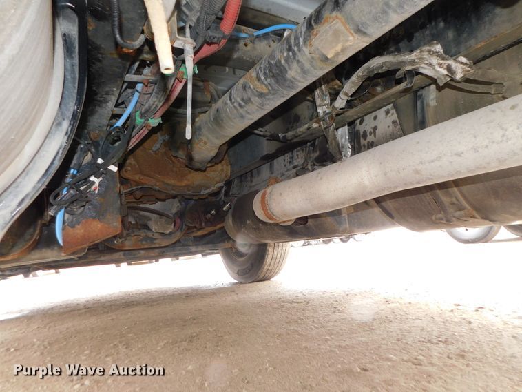 image for item DJ5929 2013 Freightliner Cascadia 125  semi truck