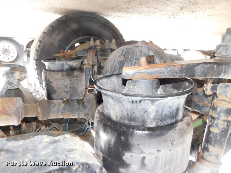 image for item DJ5929 2013 Freightliner Cascadia 125  semi truck