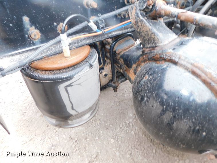 image for item DJ5929 2013 Freightliner Cascadia 125  semi truck