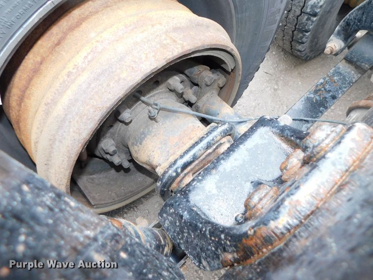 image for item DJ5929 2013 Freightliner Cascadia 125  semi truck