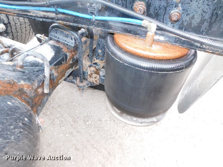 image for item DJ5929 2013 Freightliner Cascadia 125  semi truck