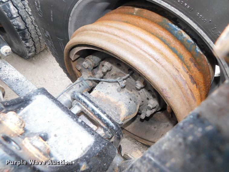 image for item DJ5929 2013 Freightliner Cascadia 125  semi truck