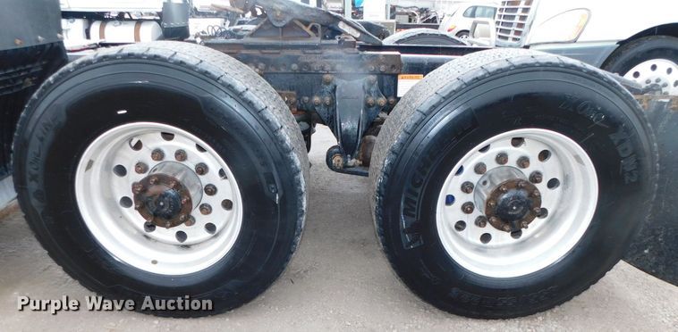 image for item DJ5929 2013 Freightliner Cascadia 125  semi truck