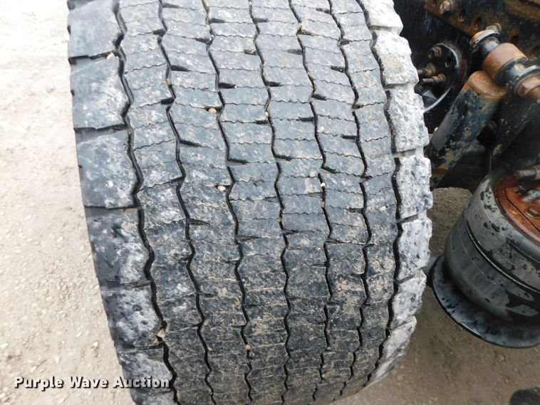 image for item DJ5929 2013 Freightliner Cascadia 125  semi truck