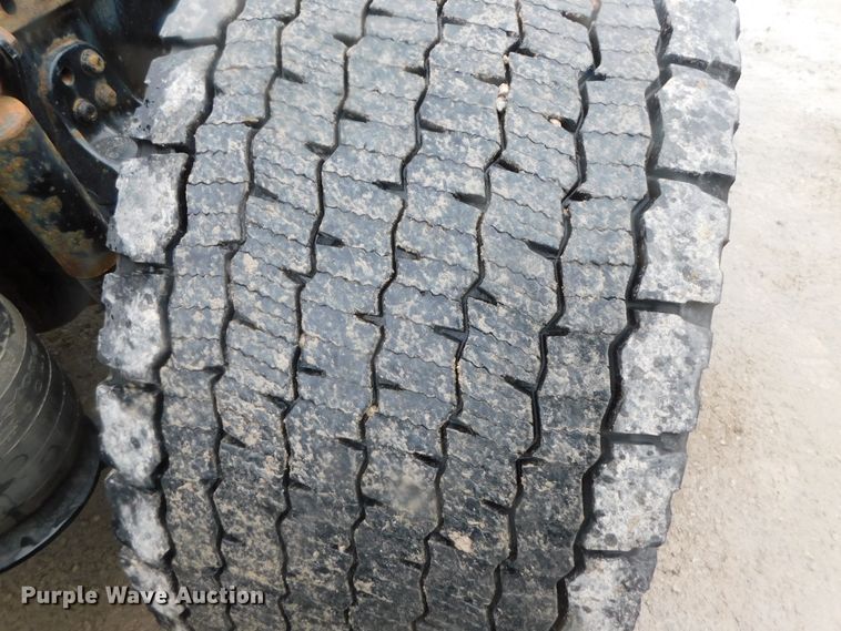 image for item DJ5929 2013 Freightliner Cascadia 125  semi truck