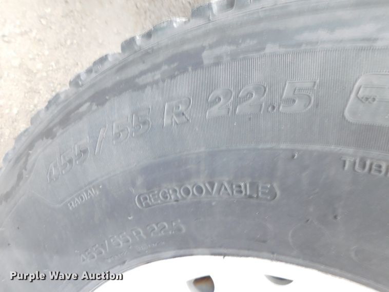 image for item DJ5929 2013 Freightliner Cascadia 125  semi truck