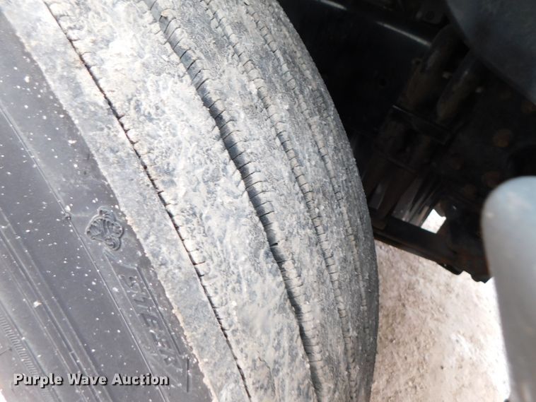 image for item DJ5929 2013 Freightliner Cascadia 125  semi truck