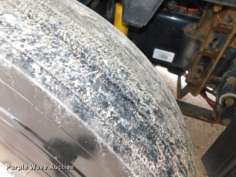 image for item DJ5929 2013 Freightliner Cascadia 125  semi truck