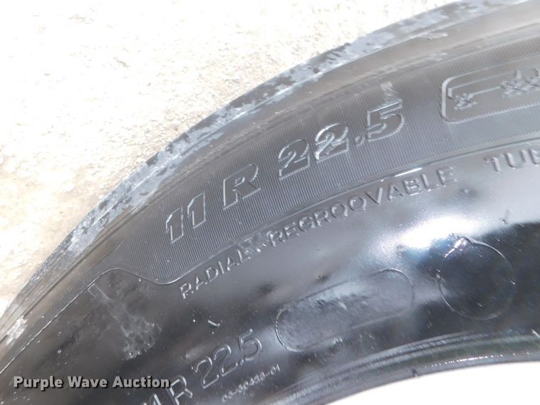 image for item DJ5929 2013 Freightliner Cascadia 125  semi truck