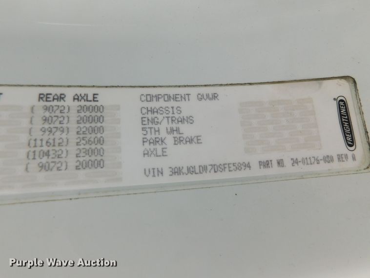 image for item DJ5929 2013 Freightliner Cascadia 125  semi truck