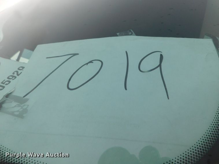 image for item DJ5929 2013 Freightliner Cascadia 125  semi truck