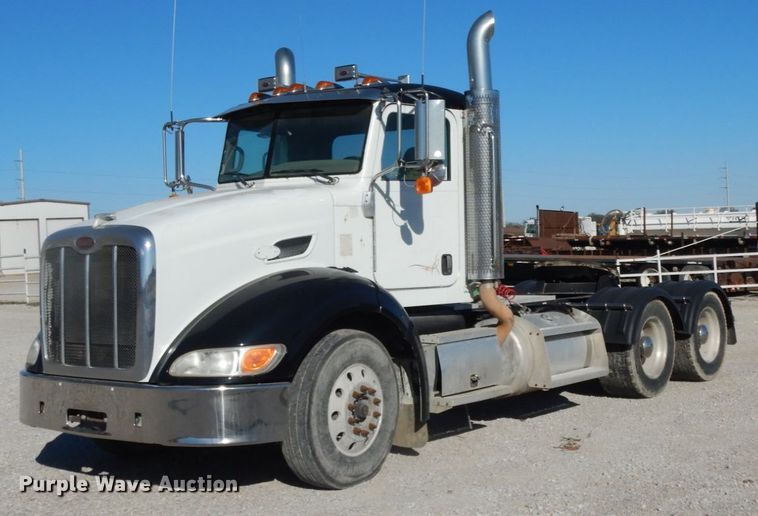 image for item DJ8103 2009 Peterbilt 384  semi truck