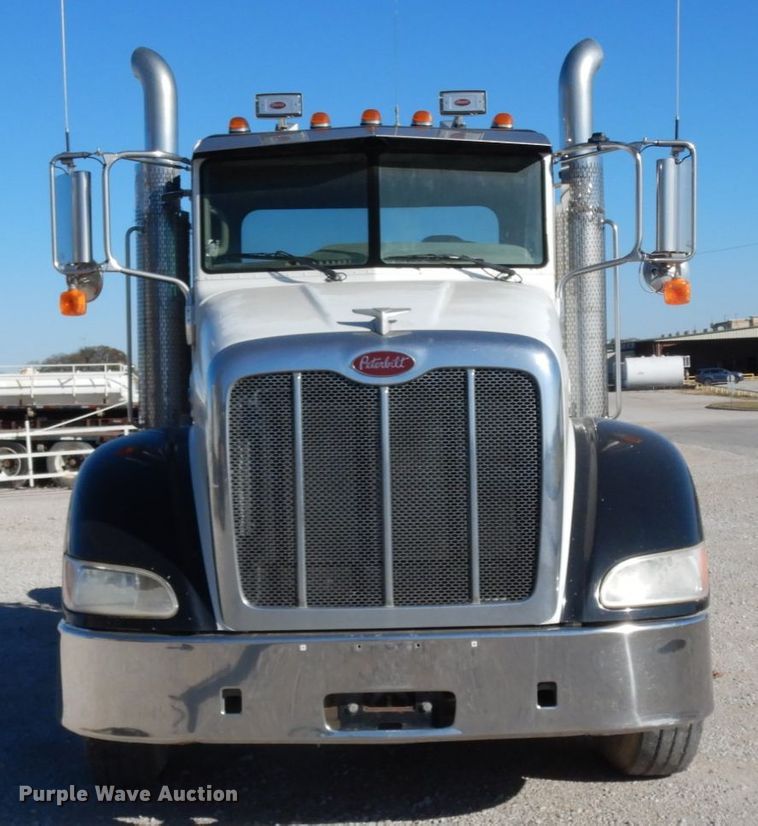 image for item DJ8103 2009 Peterbilt 384  semi truck