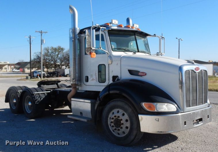 image for item DJ8103 2009 Peterbilt 384  semi truck