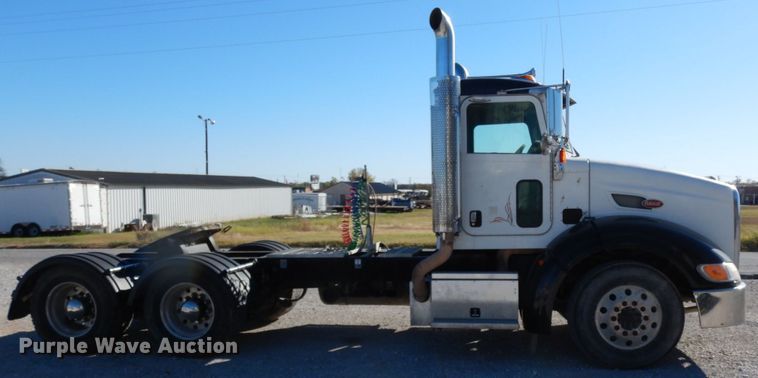 image for item DJ8103 2009 Peterbilt 384  semi truck