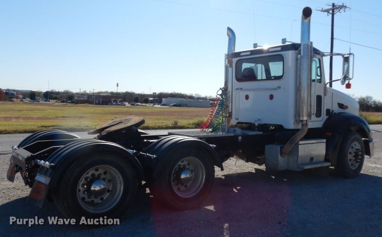 image for item DJ8103 2009 Peterbilt 384  semi truck