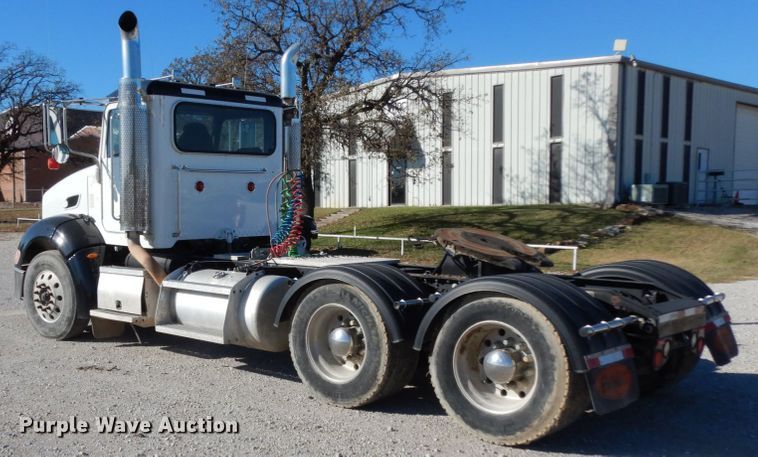 image for item DJ8103 2009 Peterbilt 384  semi truck