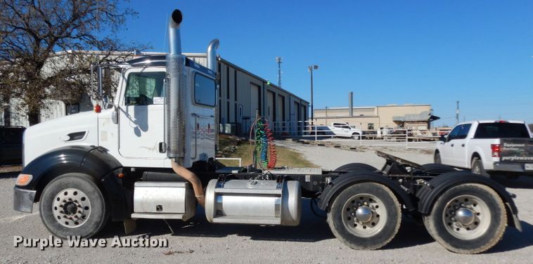 image for item DJ8103 2009 Peterbilt 384  semi truck