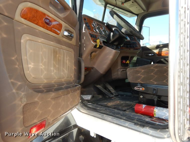 image for item DJ8103 2009 Peterbilt 384  semi truck