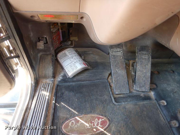 image for item DJ8103 2009 Peterbilt 384  semi truck