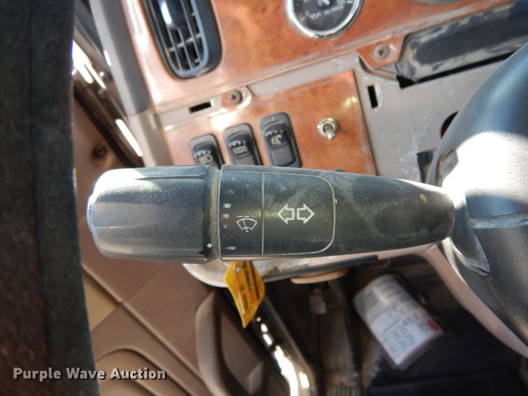 image for item DJ8103 2009 Peterbilt 384  semi truck