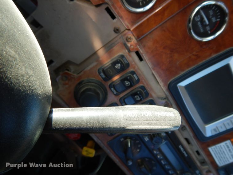 image for item DJ8103 2009 Peterbilt 384  semi truck