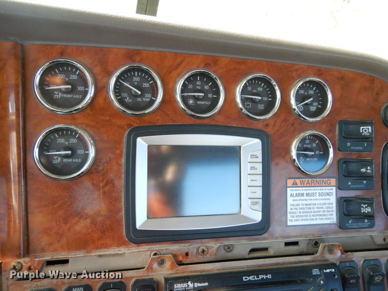 image for item DJ8103 2009 Peterbilt 384  semi truck