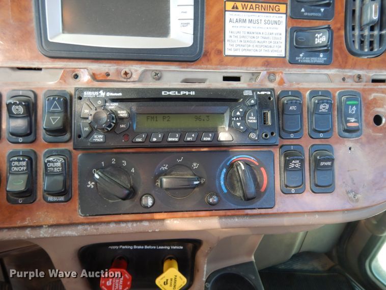 image for item DJ8103 2009 Peterbilt 384  semi truck