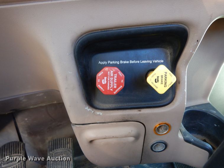 image for item DJ8103 2009 Peterbilt 384  semi truck