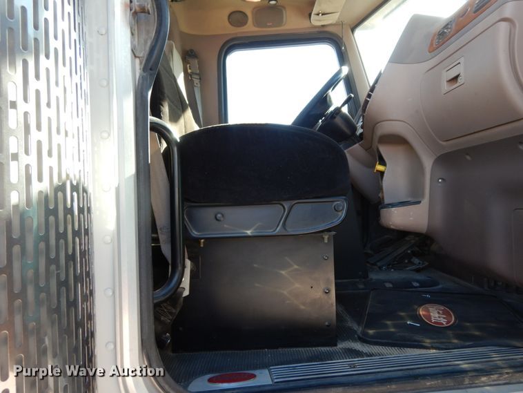 image for item DJ8103 2009 Peterbilt 384  semi truck