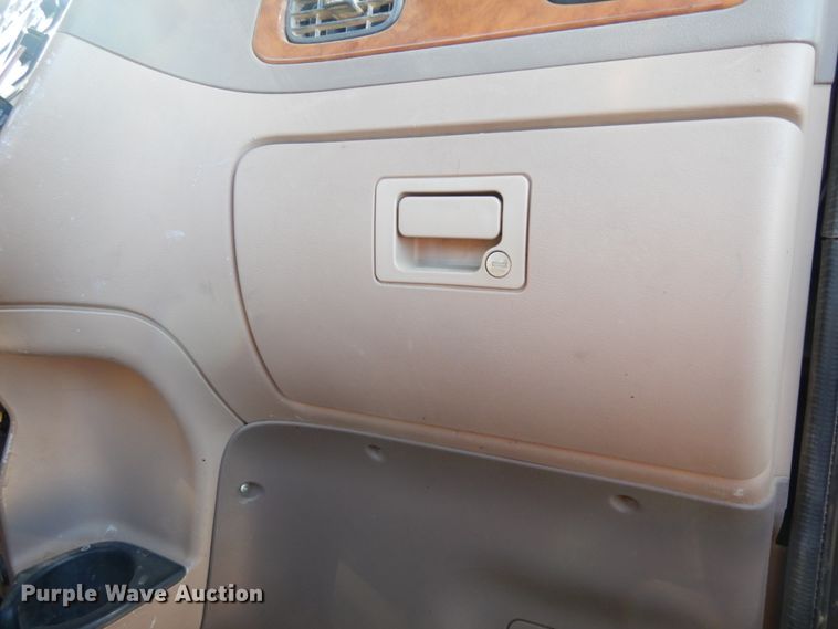 image for item DJ8103 2009 Peterbilt 384  semi truck