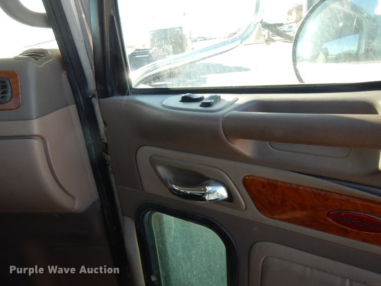 image for item DJ8103 2009 Peterbilt 384  semi truck