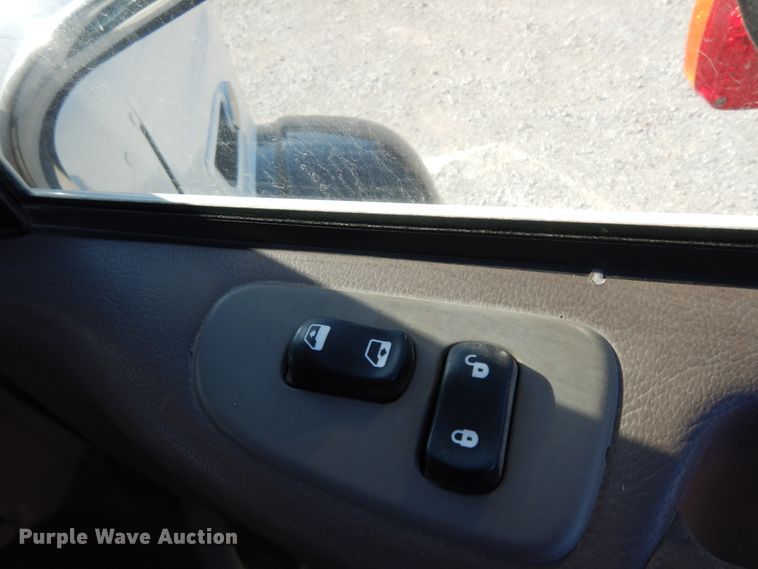 image for item DJ8103 2009 Peterbilt 384  semi truck