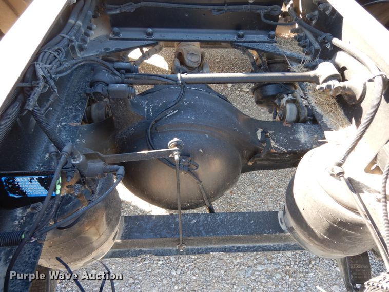 image for item DJ8103 2009 Peterbilt 384  semi truck