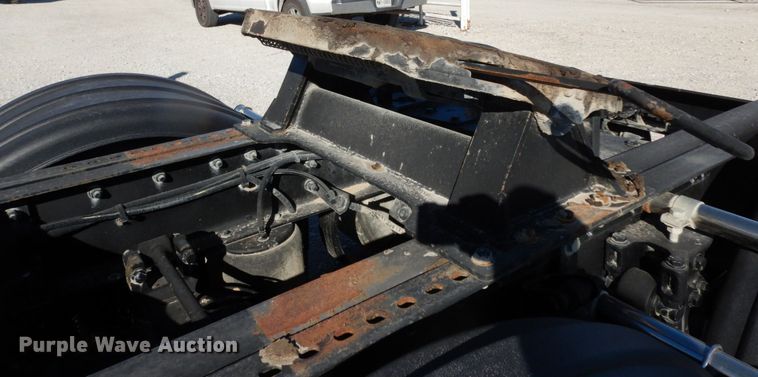 image for item DJ8103 2009 Peterbilt 384  semi truck