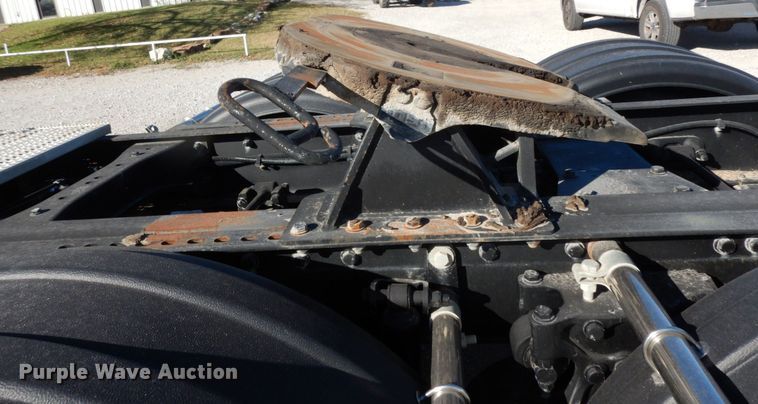 image for item DJ8103 2009 Peterbilt 384  semi truck