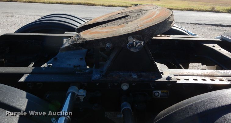 image for item DJ8103 2009 Peterbilt 384  semi truck