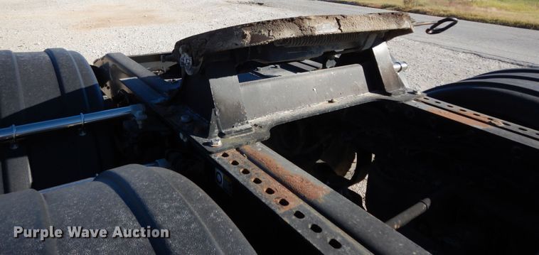 image for item DJ8103 2009 Peterbilt 384  semi truck