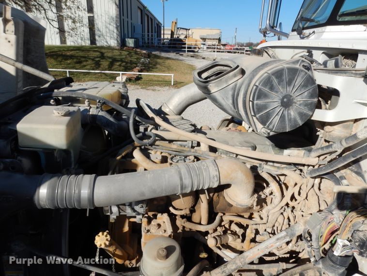 image for item DJ8103 2009 Peterbilt 384  semi truck