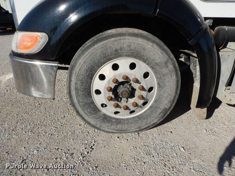 image for item DJ8103 2009 Peterbilt 384  semi truck