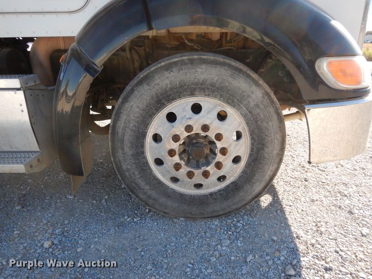 image for item DJ8103 2009 Peterbilt 384  semi truck