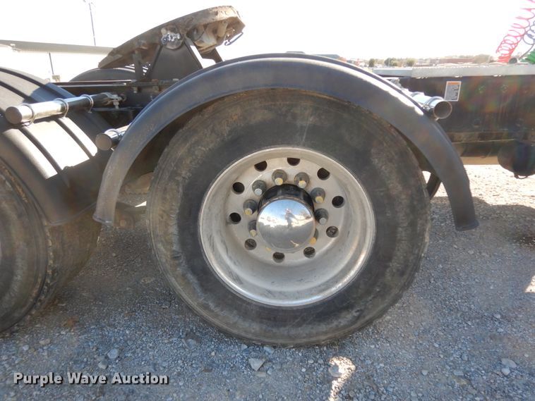 image for item DJ8103 2009 Peterbilt 384  semi truck