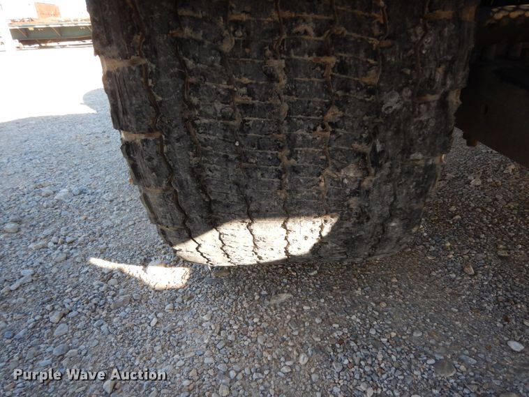 image for item DJ8103 2009 Peterbilt 384  semi truck