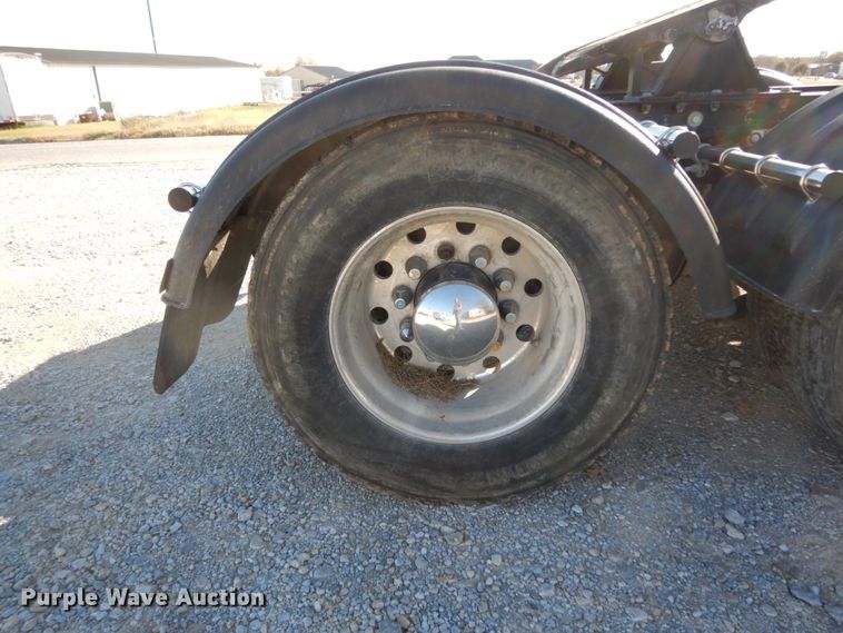 image for item DJ8103 2009 Peterbilt 384  semi truck