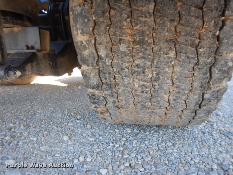 image for item DJ8103 2009 Peterbilt 384  semi truck