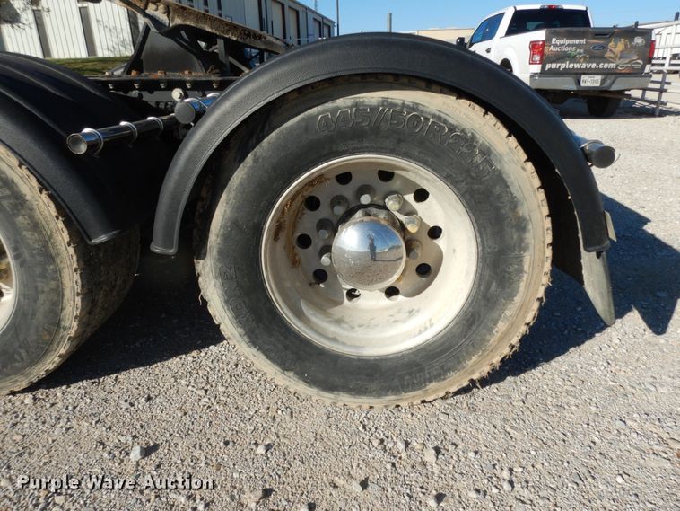 image for item DJ8103 2009 Peterbilt 384  semi truck