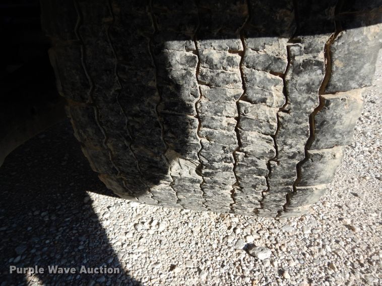 image for item DJ8103 2009 Peterbilt 384  semi truck