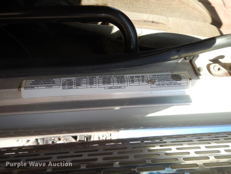 image for item DJ8103 2009 Peterbilt 384  semi truck