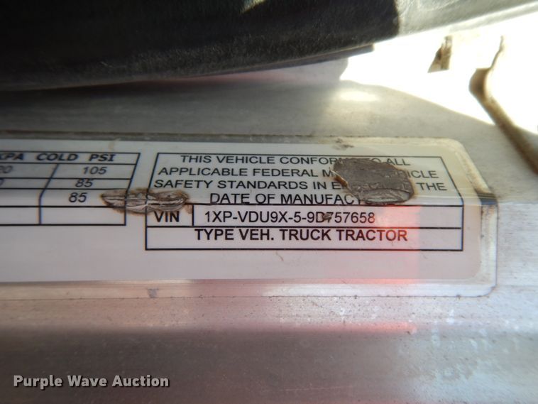 image for item DJ8103 2009 Peterbilt 384  semi truck